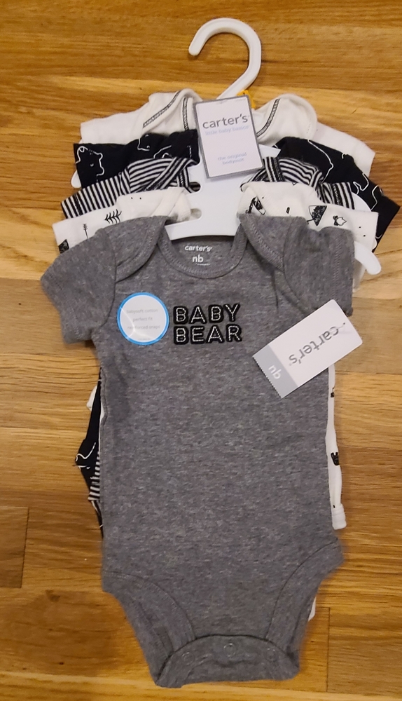 *sold*🌸Carters newborn 5 pack Baby Bear onsie's🌸